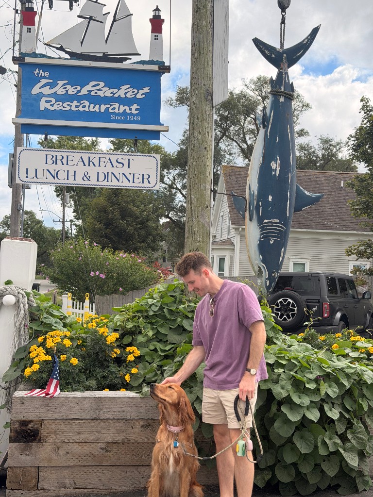 Kiwi outside a Cape restaurant